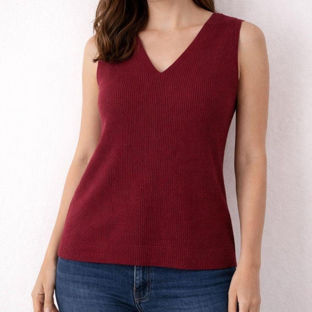 Beautiful Emma James sleeveless knit tank top in a rich maroon/burgundy shade...